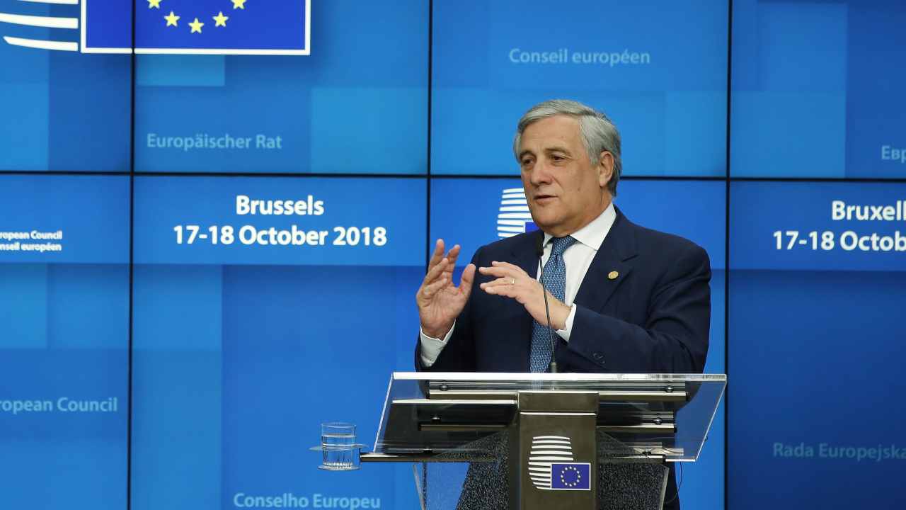 Antonio Tajani minacciato dai No Vax