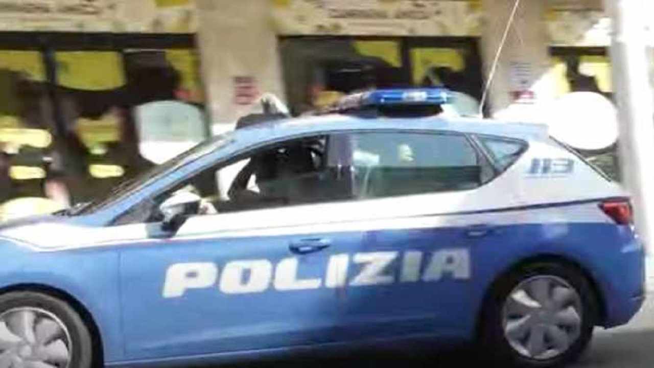 Polizia laboratorio pasticceria