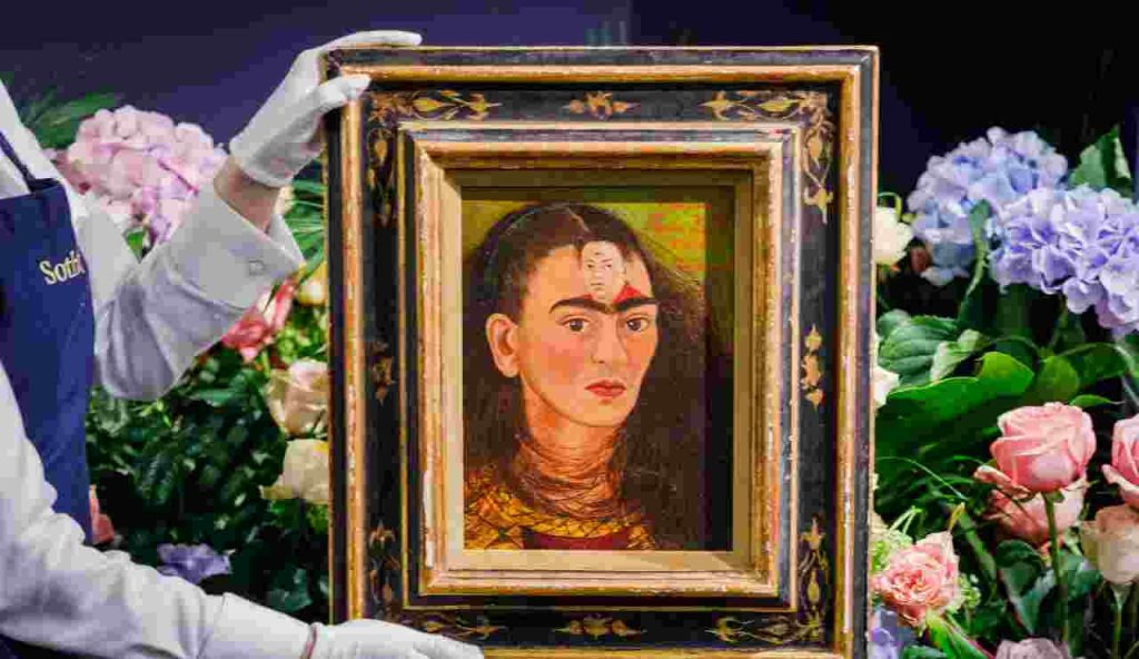 Autoritratto di Frida Kahlo venduto all'asta, cifra da record