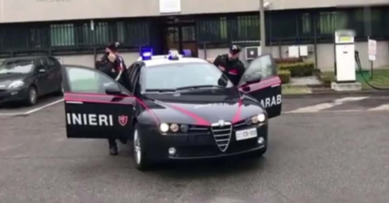 Carabinieri estorsione sacerdote