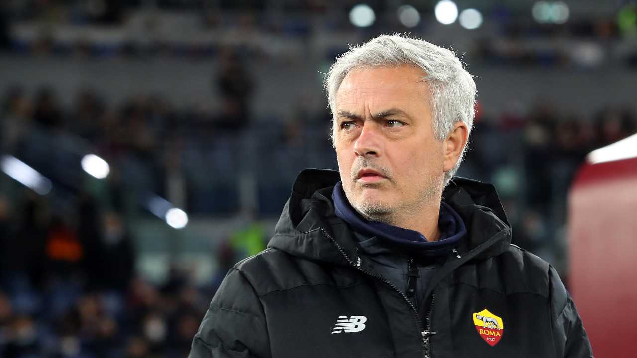 Jose Mourinho Roma positivo covid