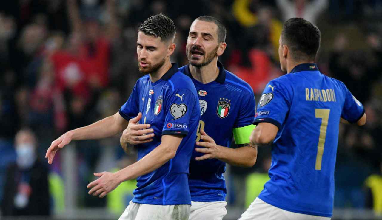 Bonucci e Raspadori consolano Jorginho