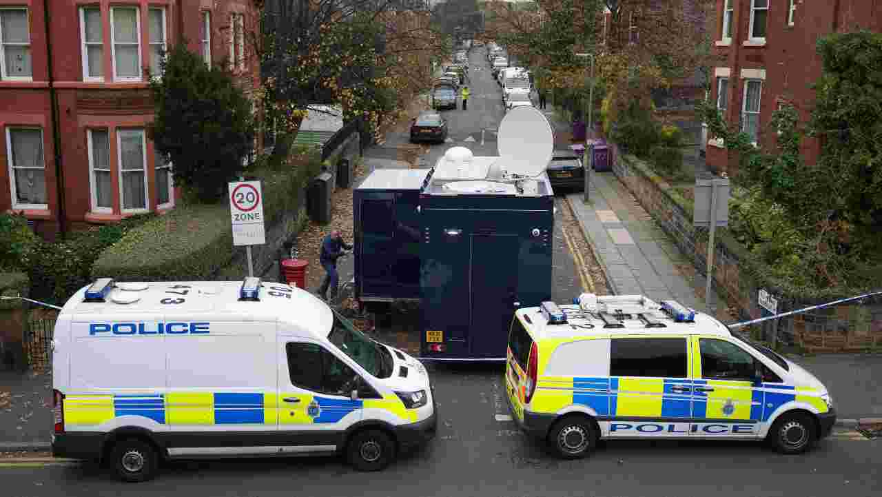 polizia inglese liverpool