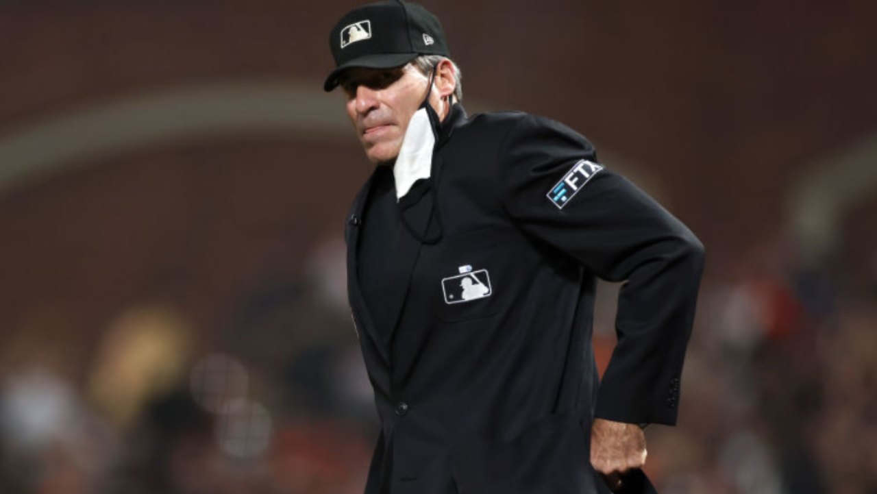 Angel Hernandez completamente ubriaco