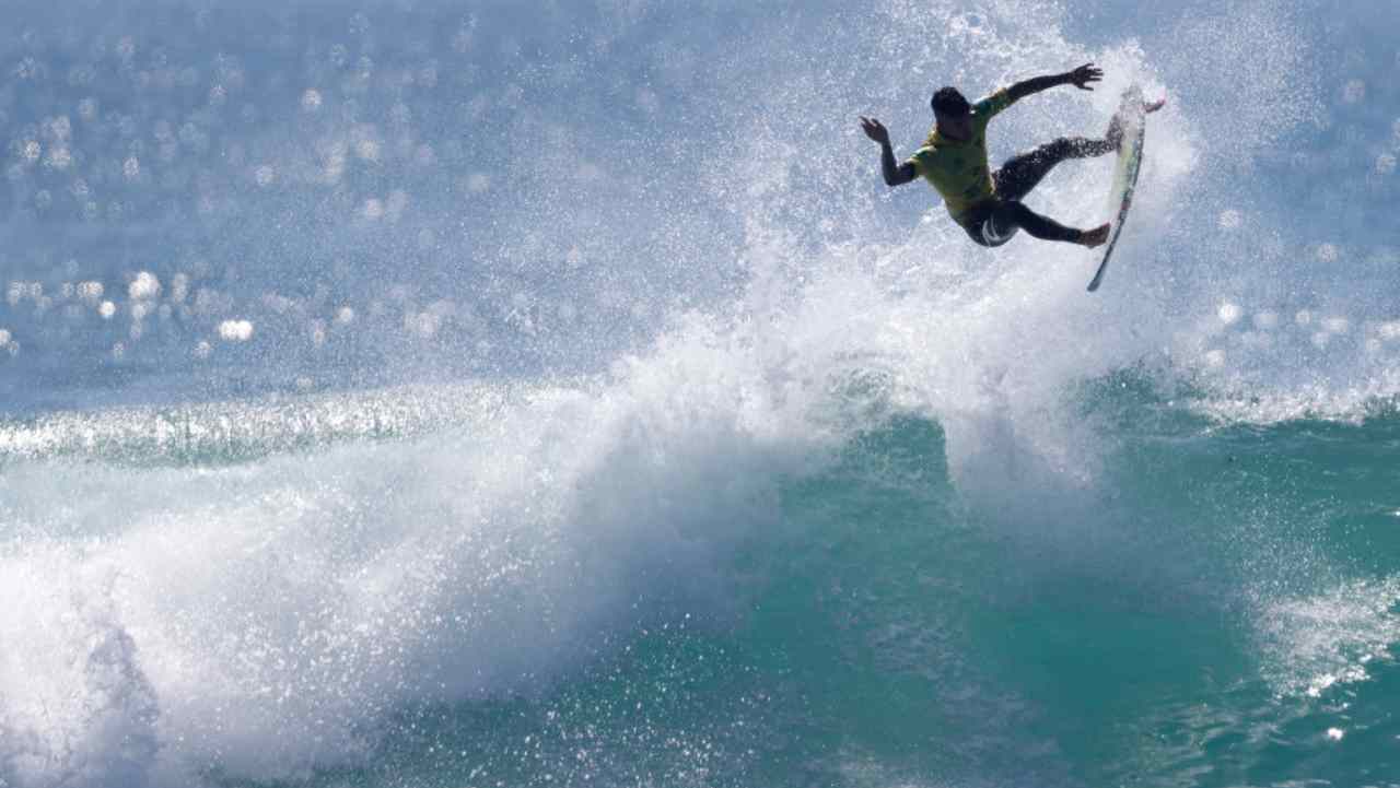 Tragedia in California: surfista ucciso da squalo 