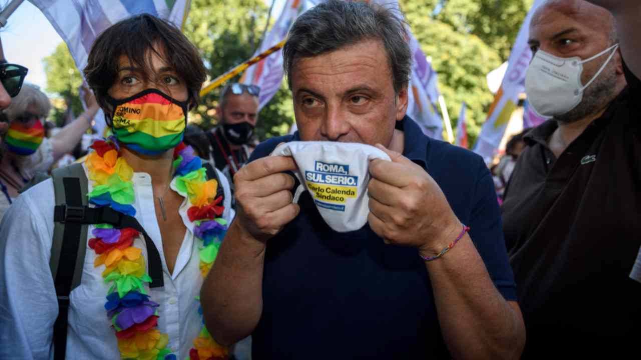 Carlo Calenda annuncia le dimissioni da consigliere comunale