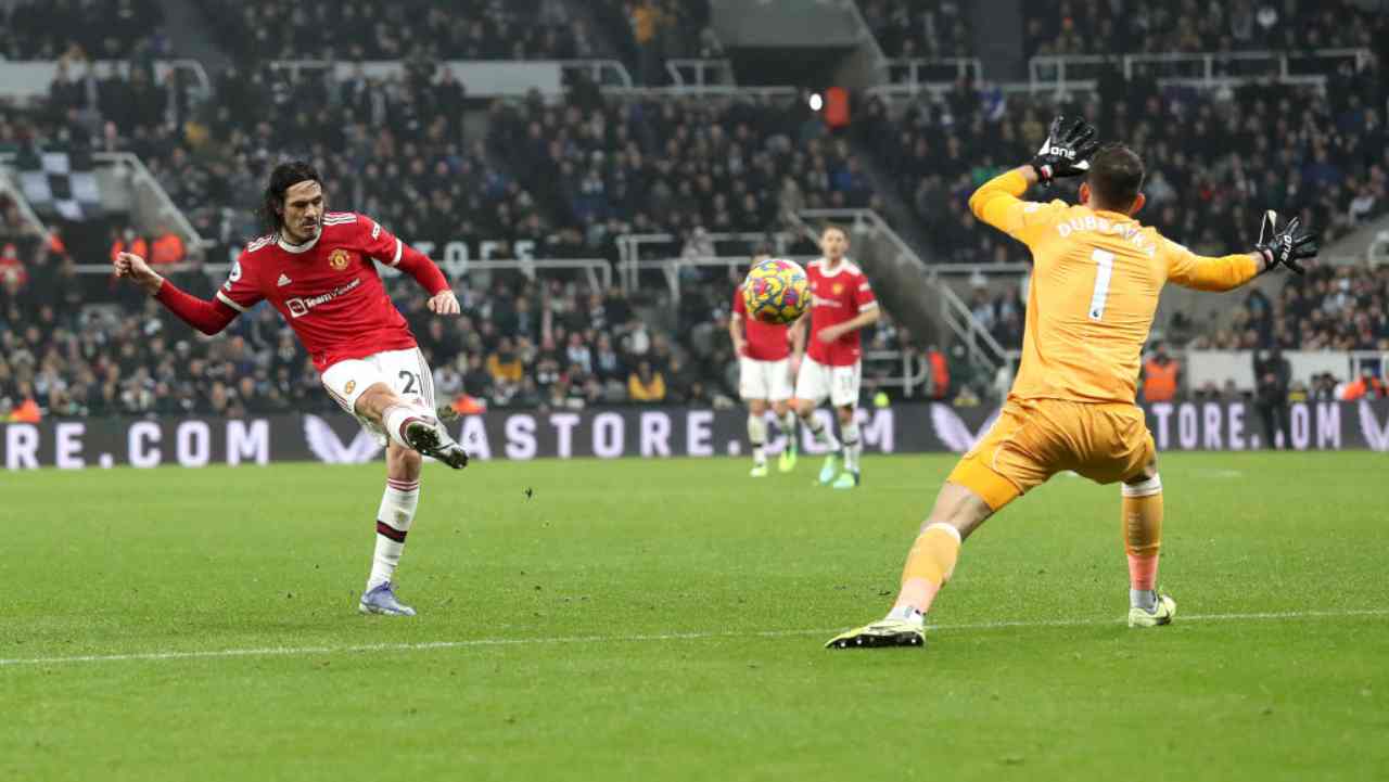 Cavani salva lo United 