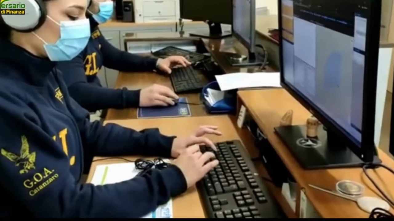 Guardia di Finanza al lavoro a Palermo