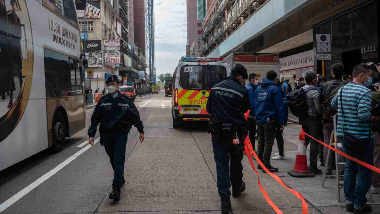 Blitz della polizia ad Hong Kong 
