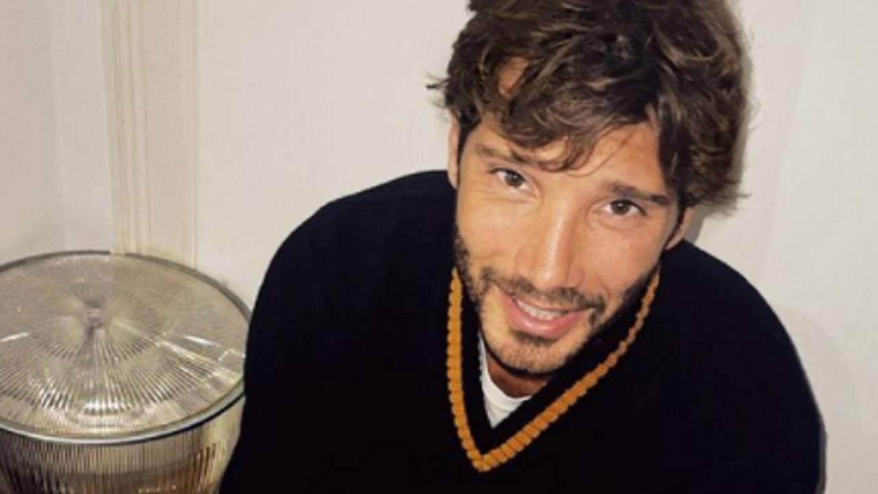 Stefano De Martino conduttore "Bar Stella"