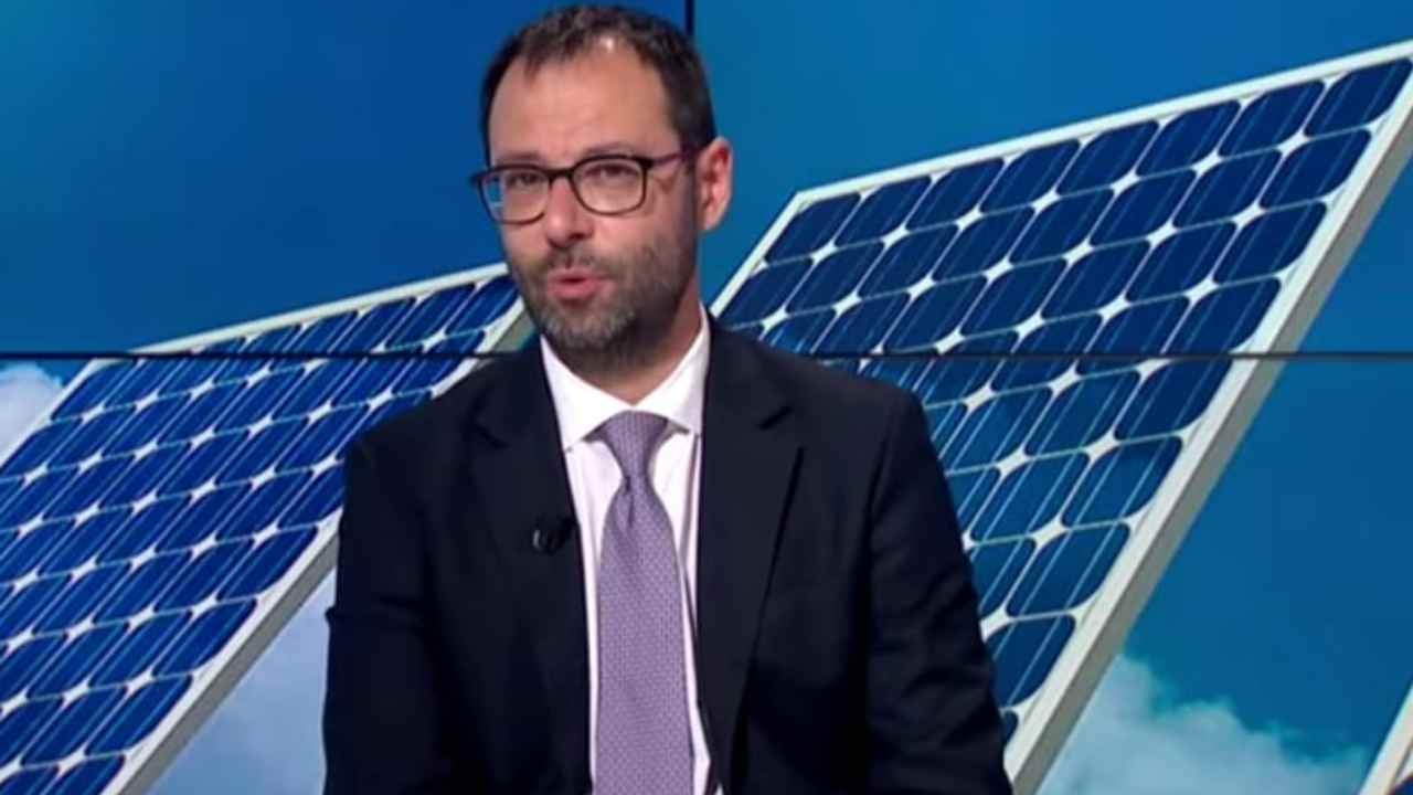 Stefano Patuanelli nel mirino dei No-Vax