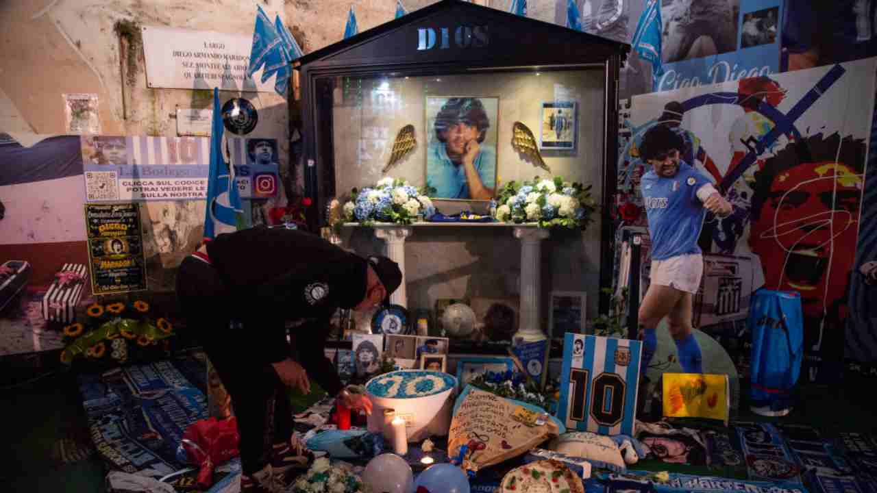 Il tributo per Maradona