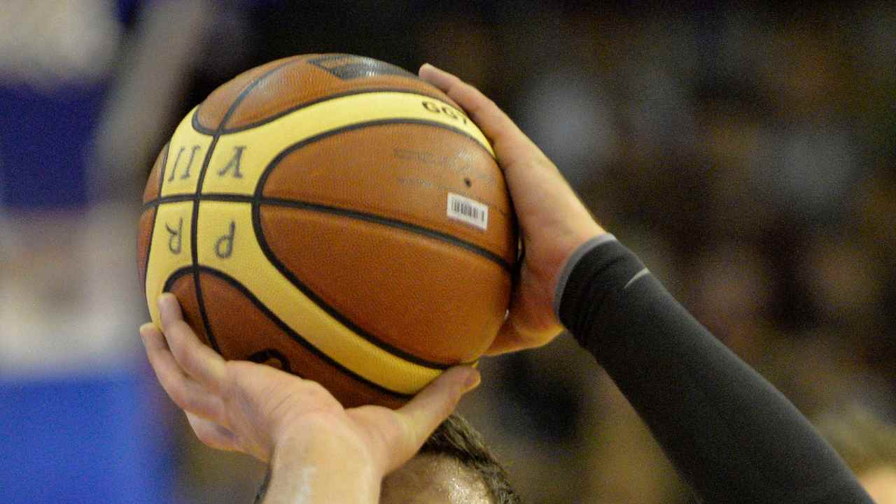 basket striscioni insulti