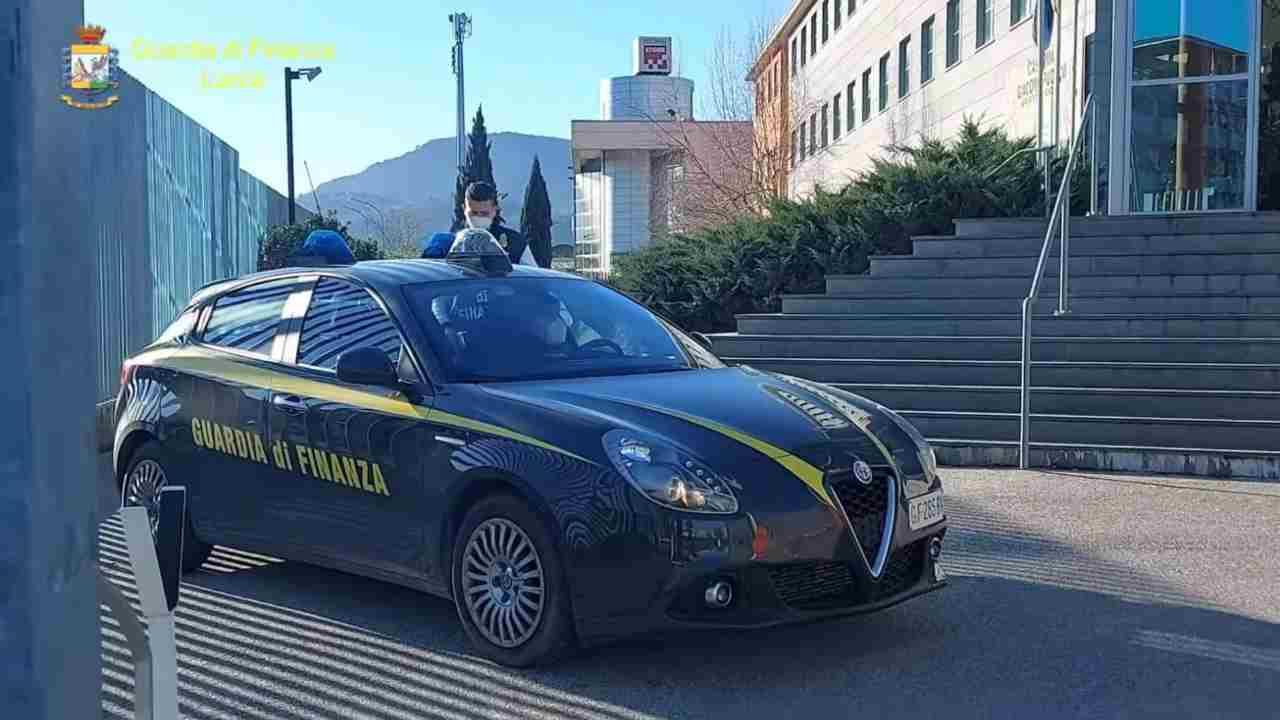 Guardia di finanza in azione