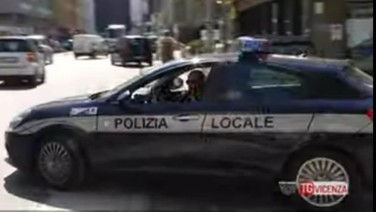 Polizia interviene durante funerale