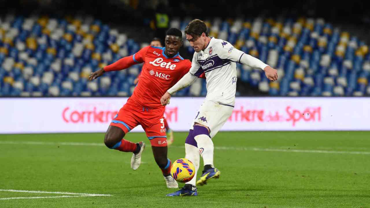 Vlahovic sigla la rete dello 0-1 Fiorentina 
