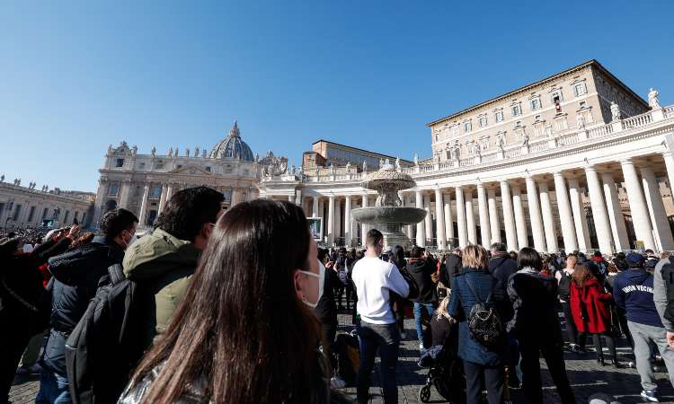 angelus piazza san pietro