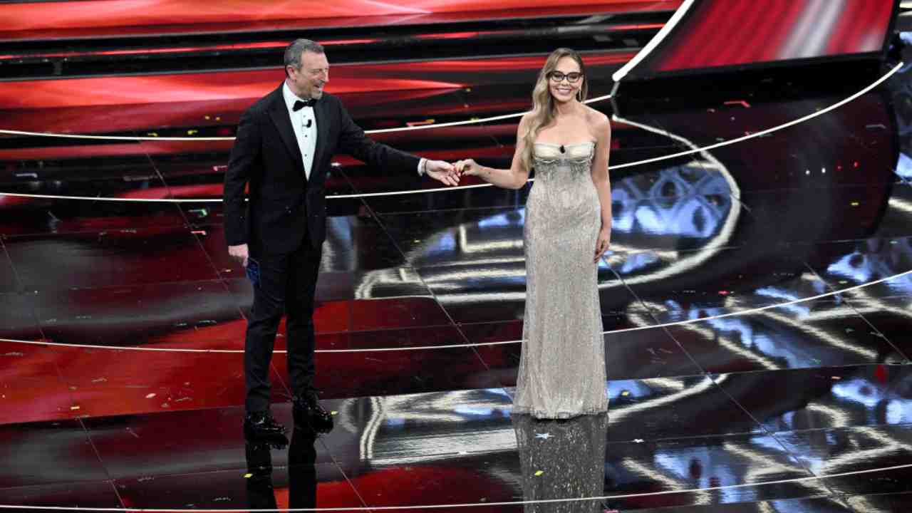 Sanremo 2022, Amadeus insieme ad Ornella Muti