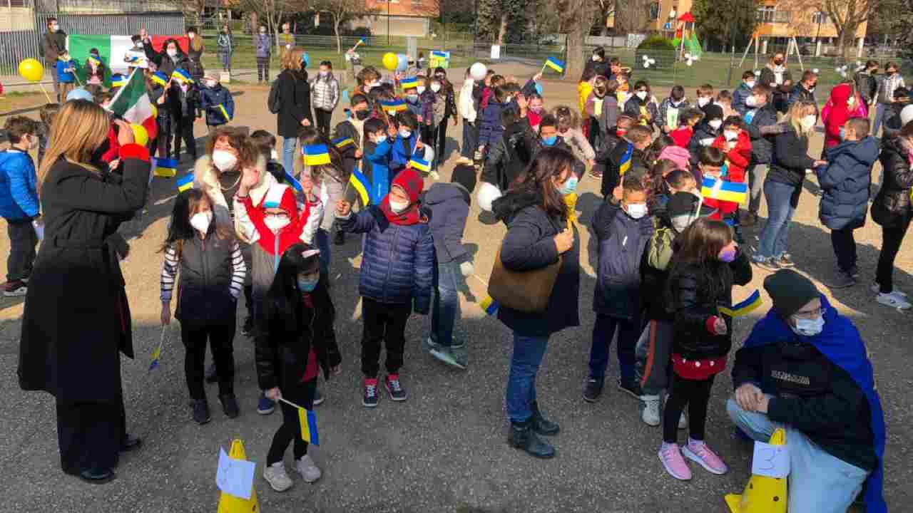 Festa grande per il ritorno a scuola di due bambini ucraini