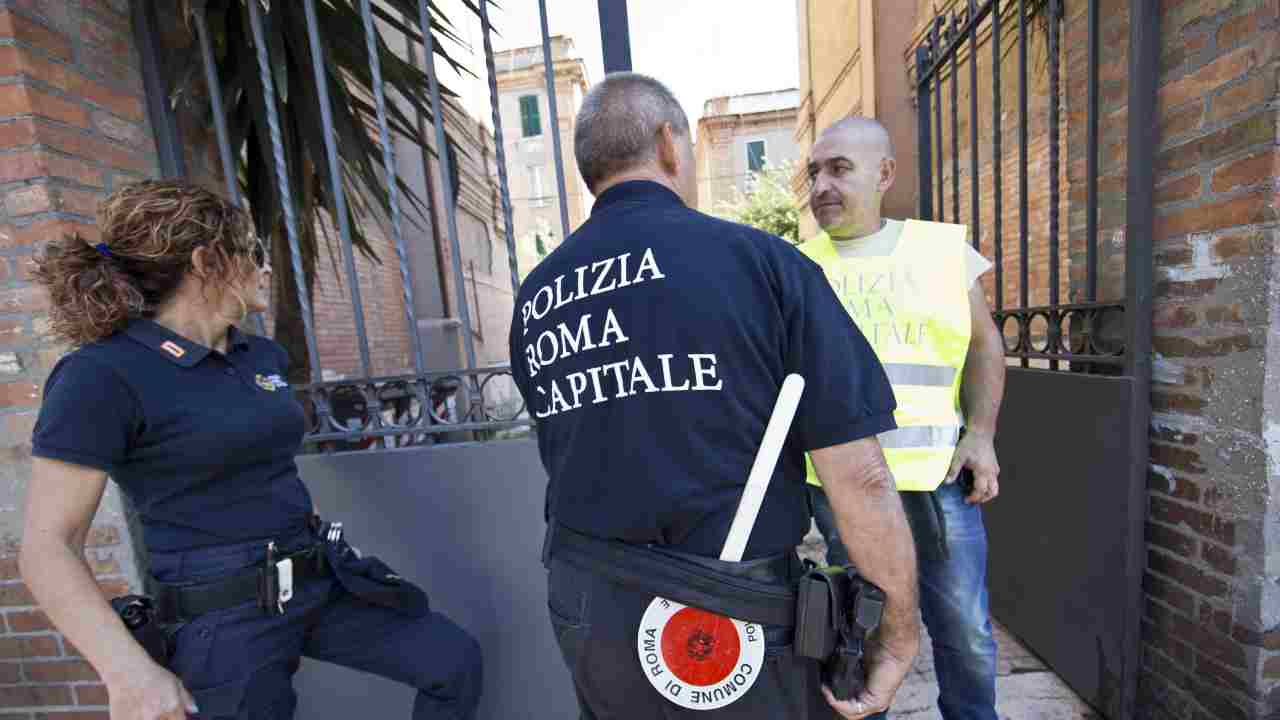 Polizia Roma case ater