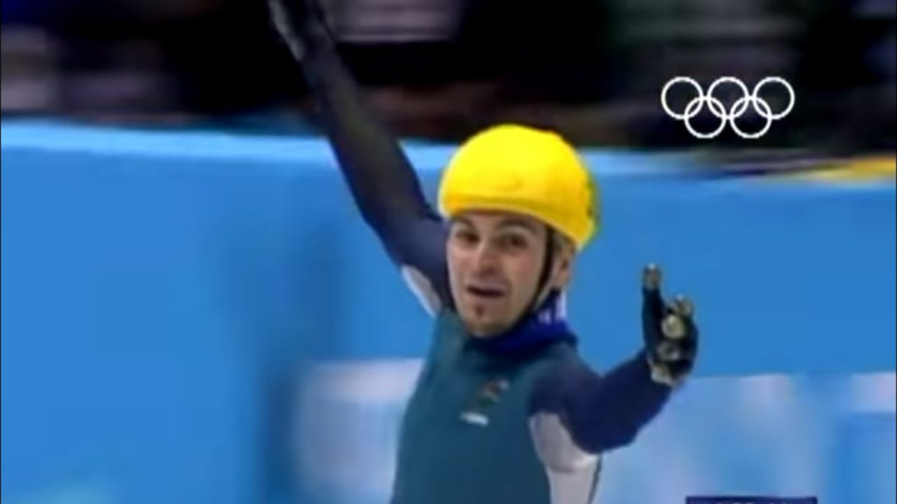 Steven Bradbury salva la vita a quattro ragazze