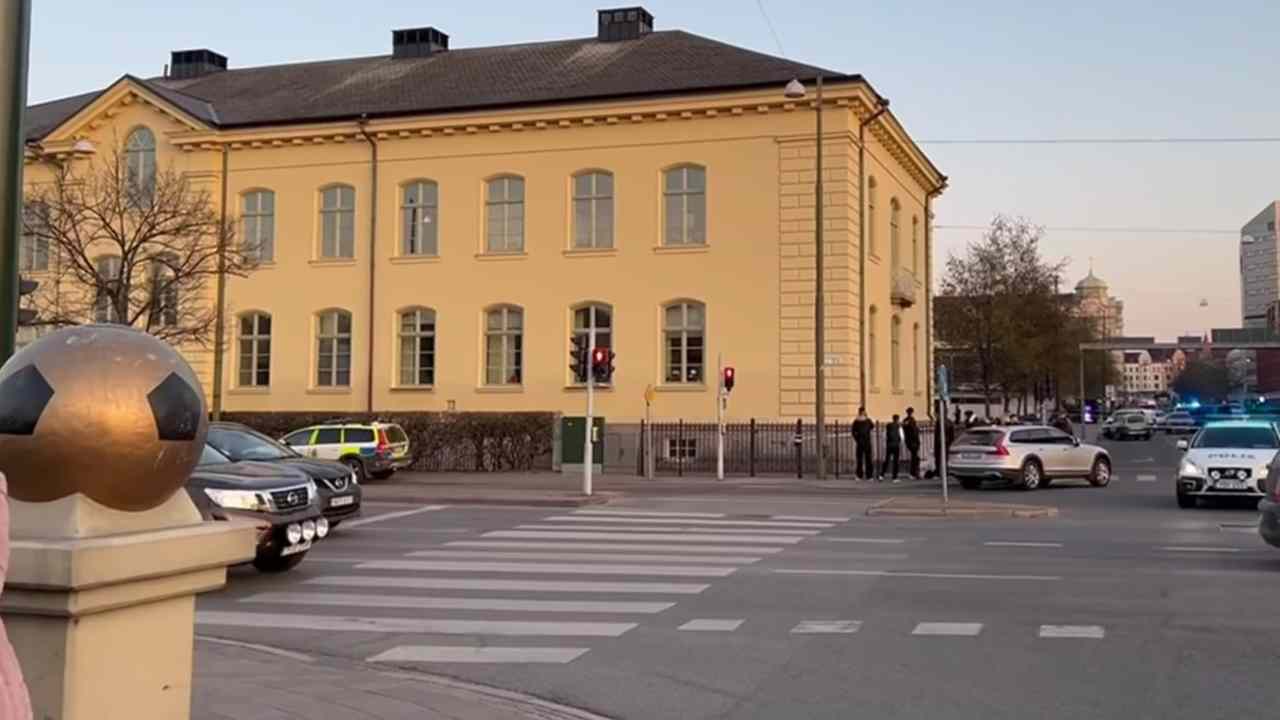 Tragedia in una scuola in Svezia