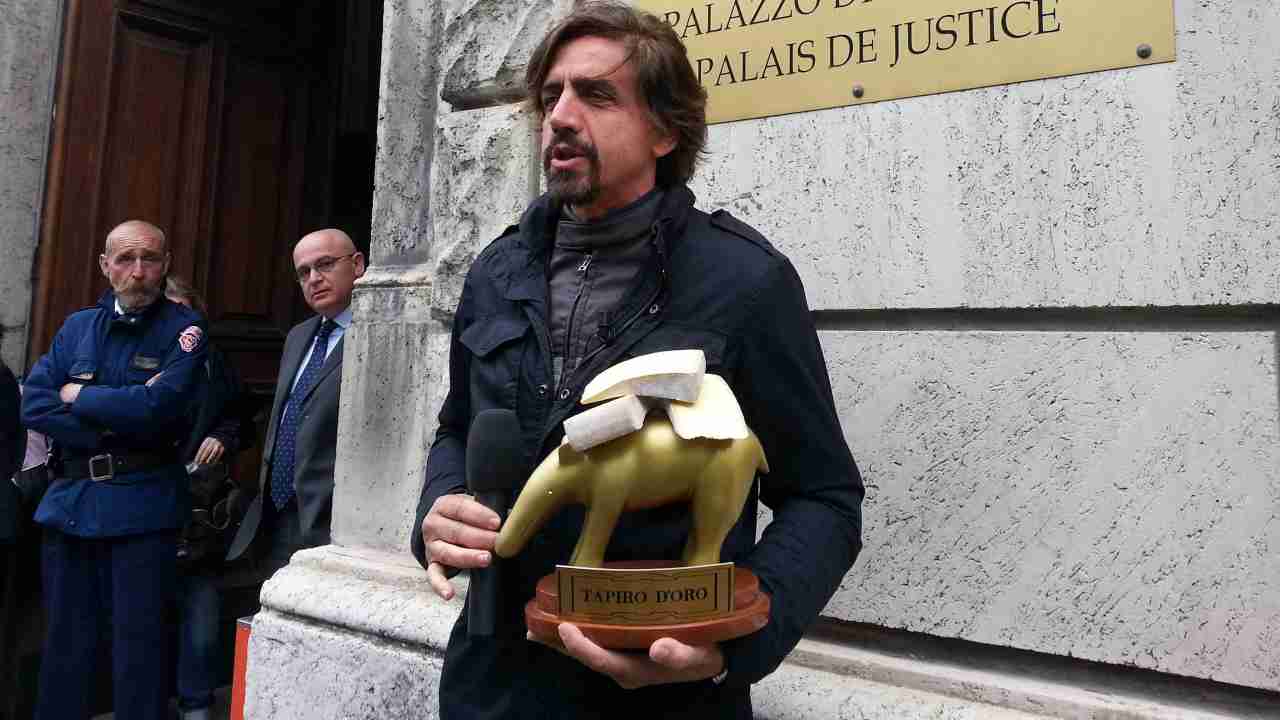 Valerio Staffelli aggredito a Milano