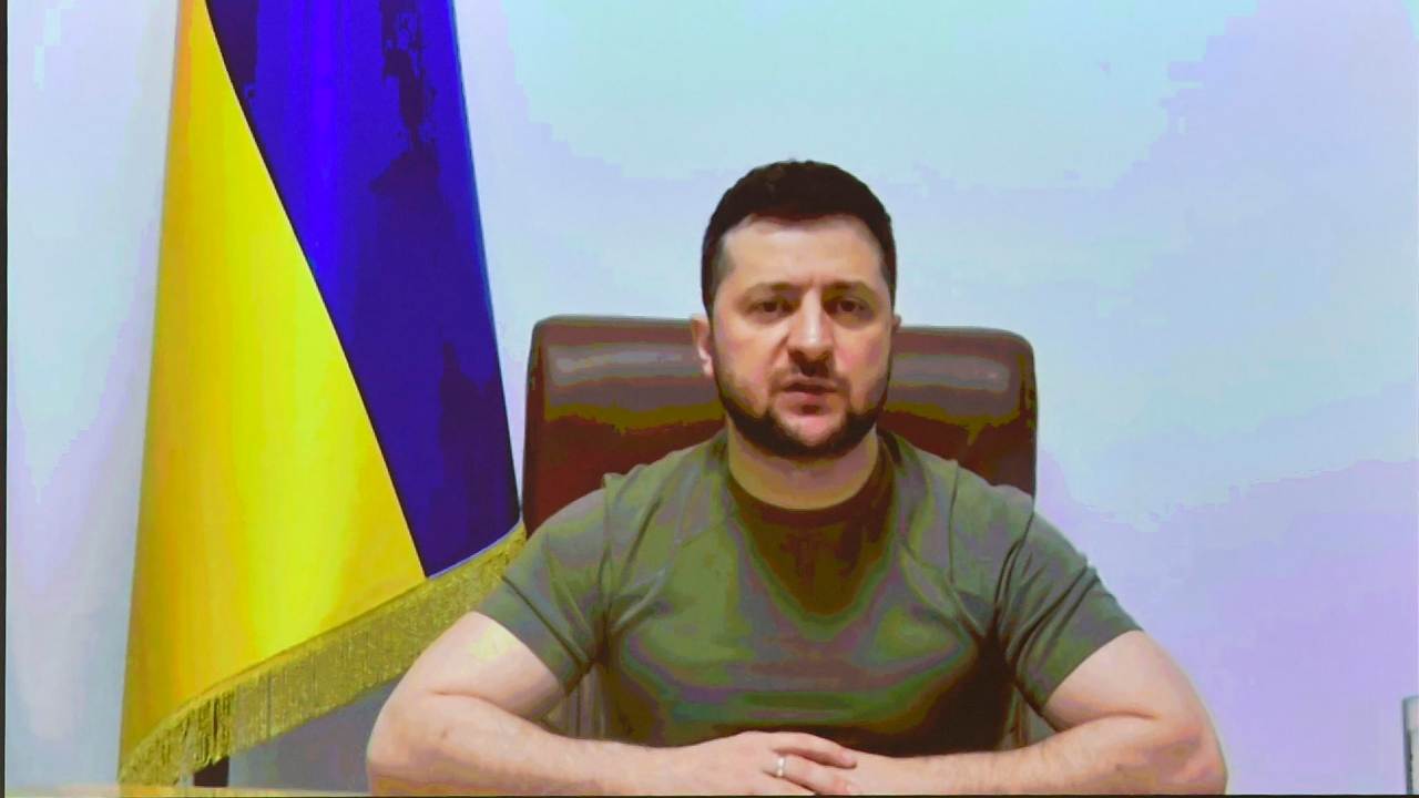 Ucraina, Zelensky ne ha per tutti