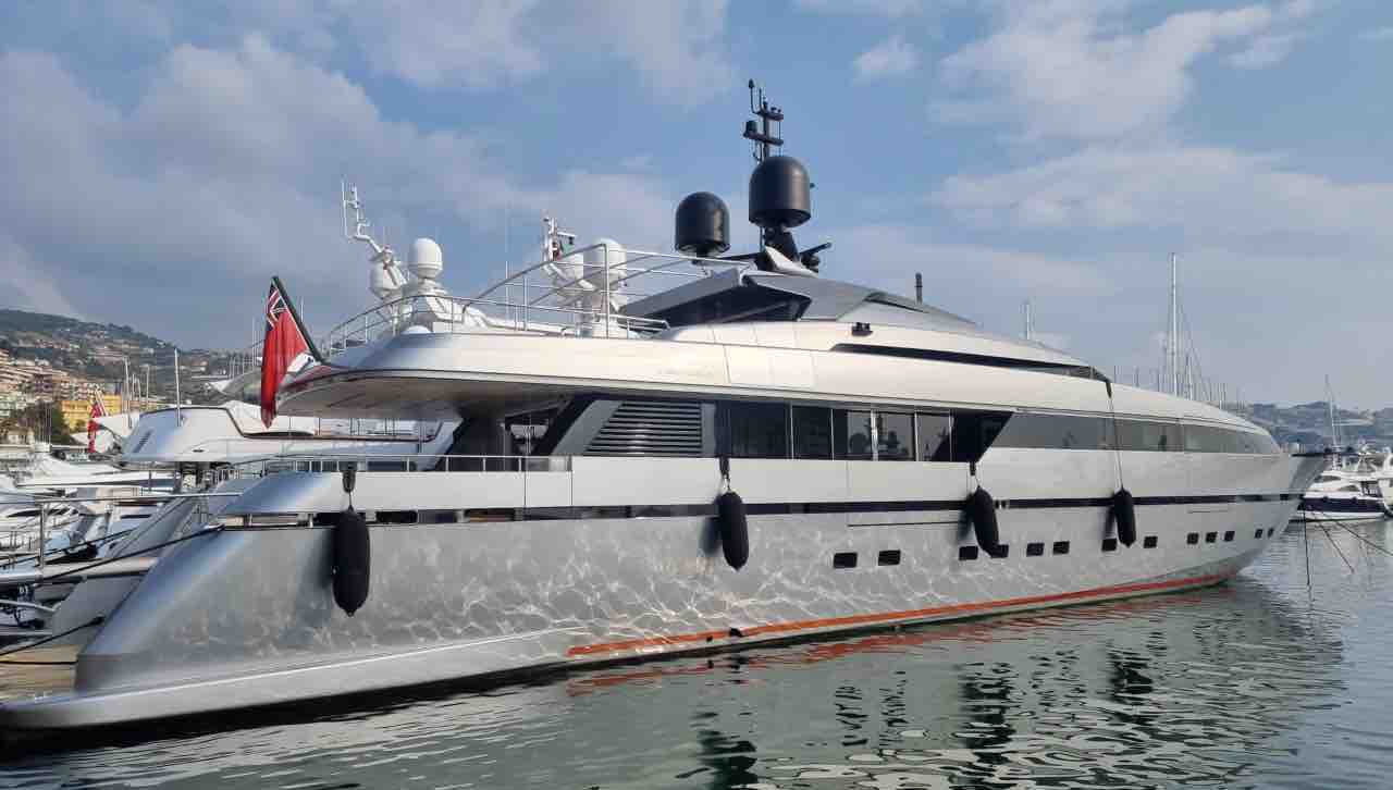 Yacht russi