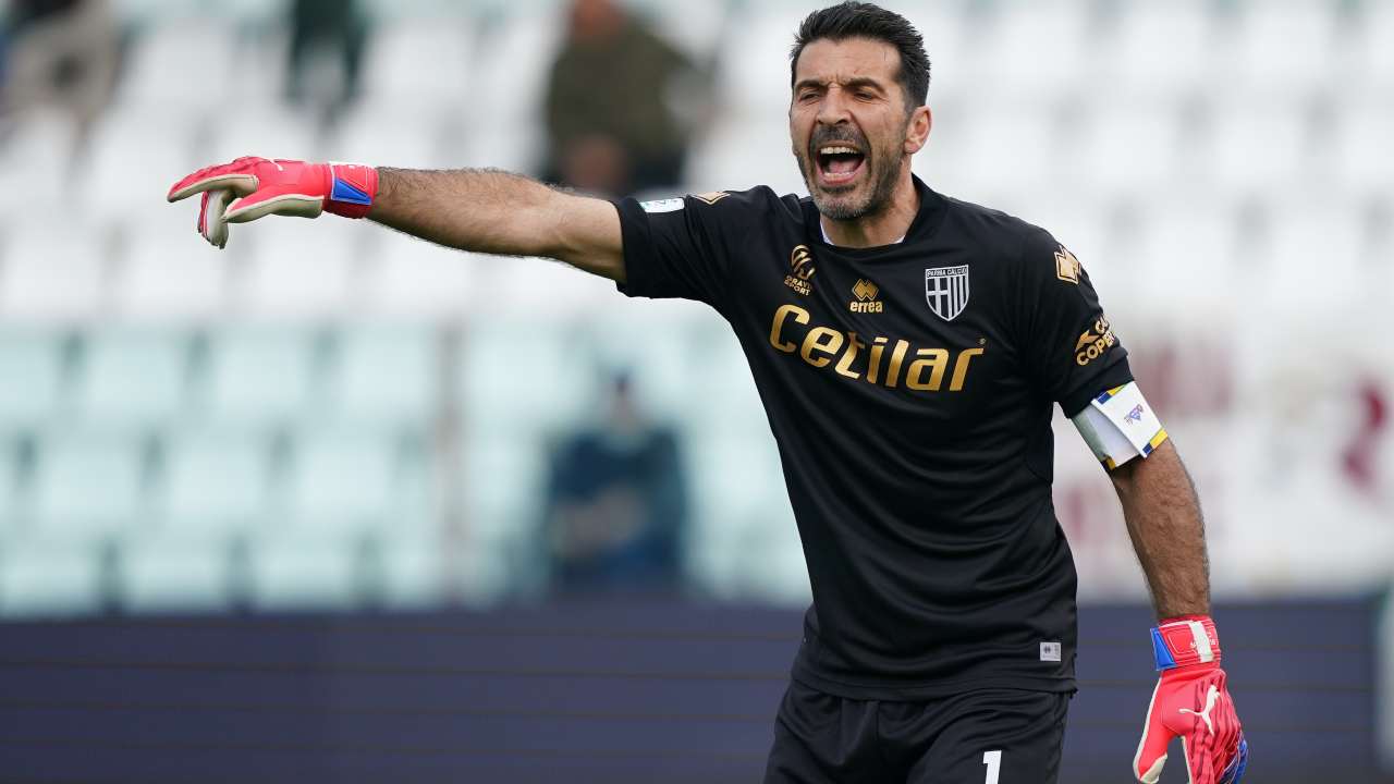 Buffon multa Superman