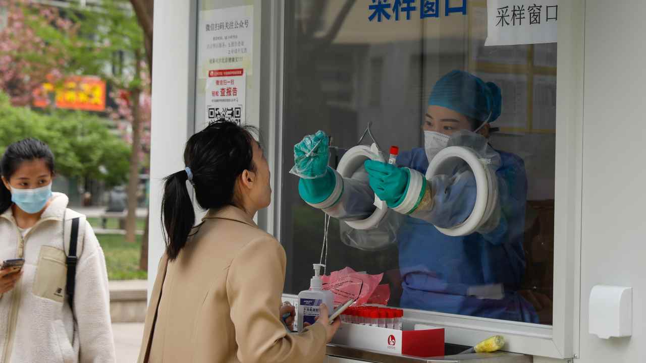 Cina, chiesto test negativo a popolazione Pechino