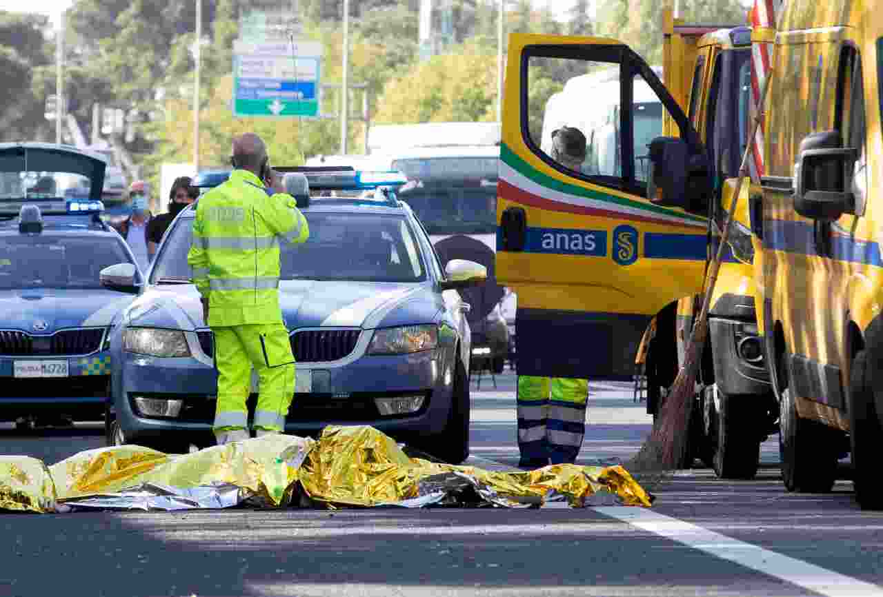 Ambulanza incidente moto Corso Francia