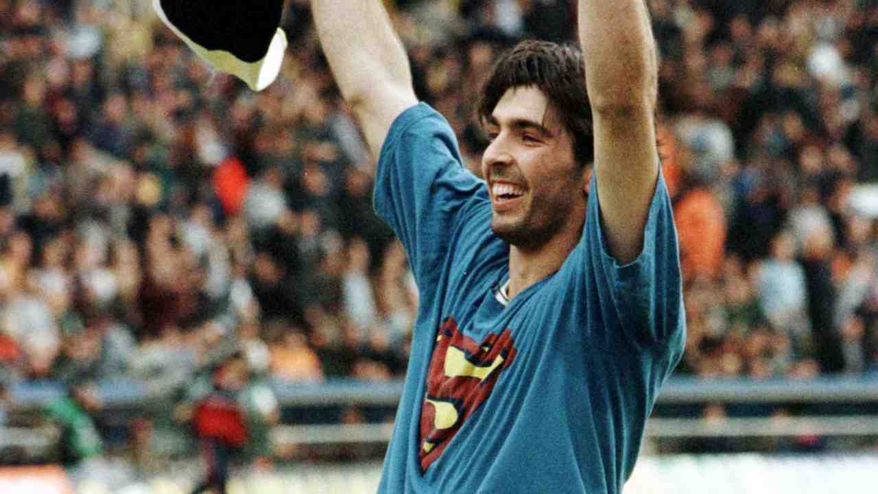 Buffon multa Superman