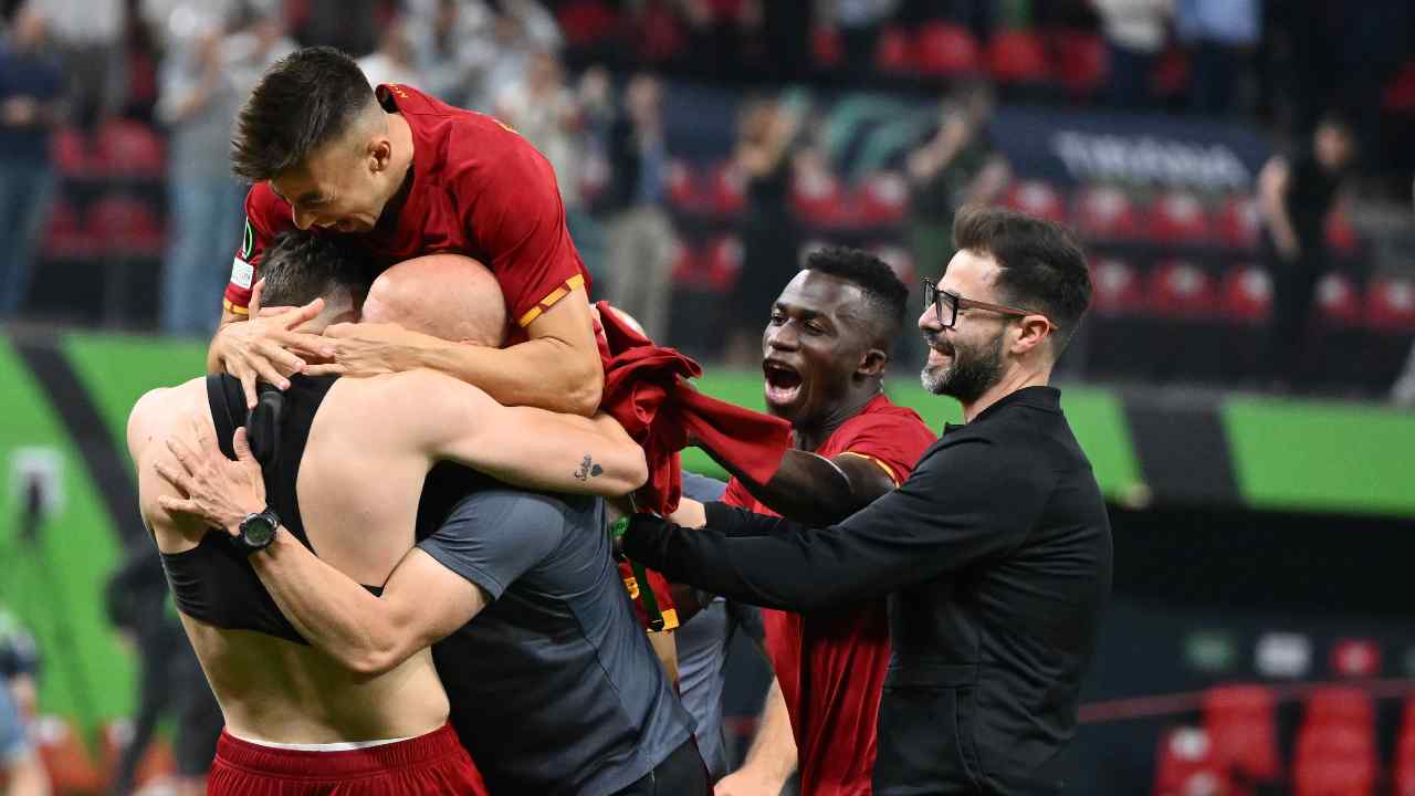 Zaniolo, Mancini e non solo: ecco a cosa serve il reggiseno utilizzato dai  giocatori della Roma