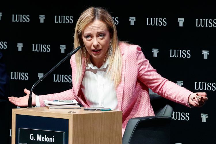 Giorgia Meloni accusa il Governo di svendere i balneari (foto ANSA)