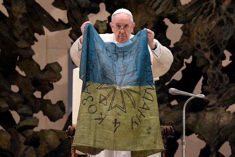 papa francesco bandiera ucraina