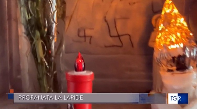 La lapide vandalizzata di Alfredino Rampi (ANSA TG3 LAZIO)