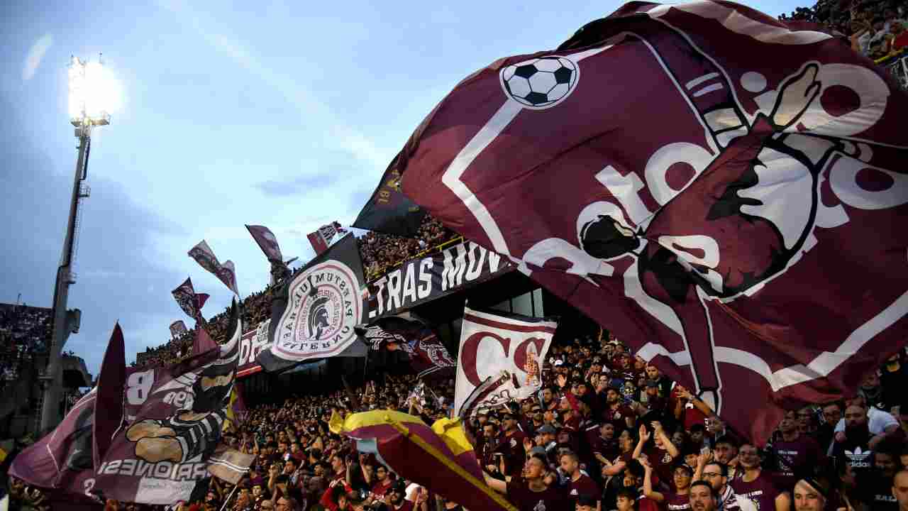 Mestro ultrà fa pregare gli alunni per la Salernitana