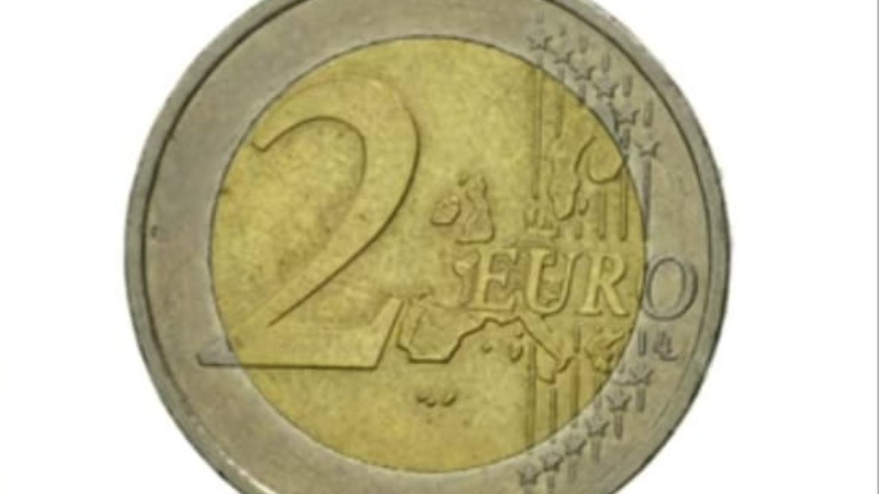 Moneta da due euro con fiori