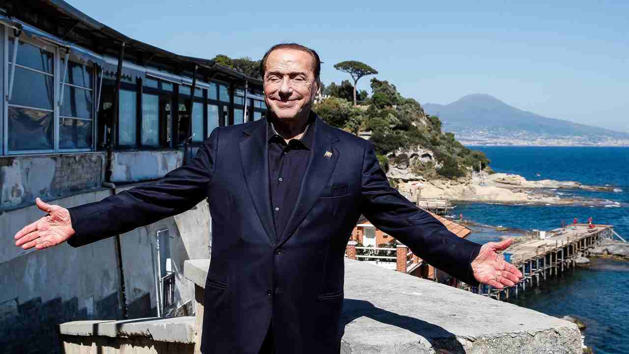 Berlusconi "disturbato" a Napoli