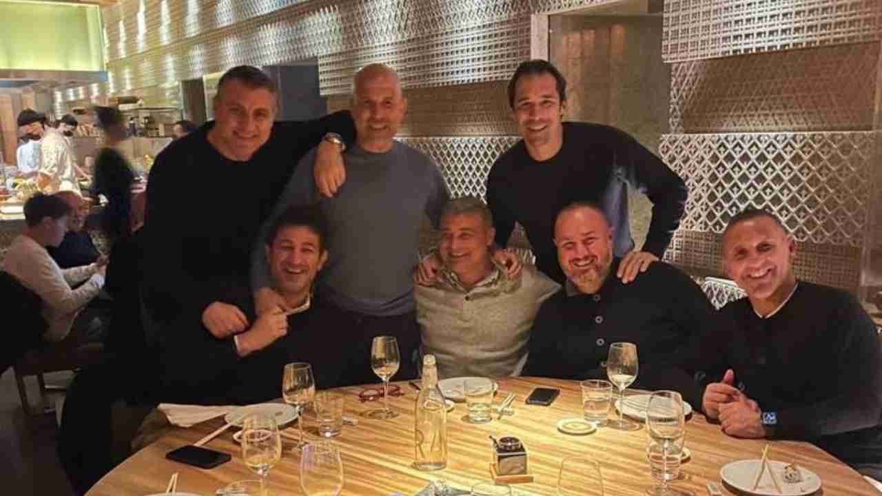 Vieri e Di Biagio fuori al ristorante