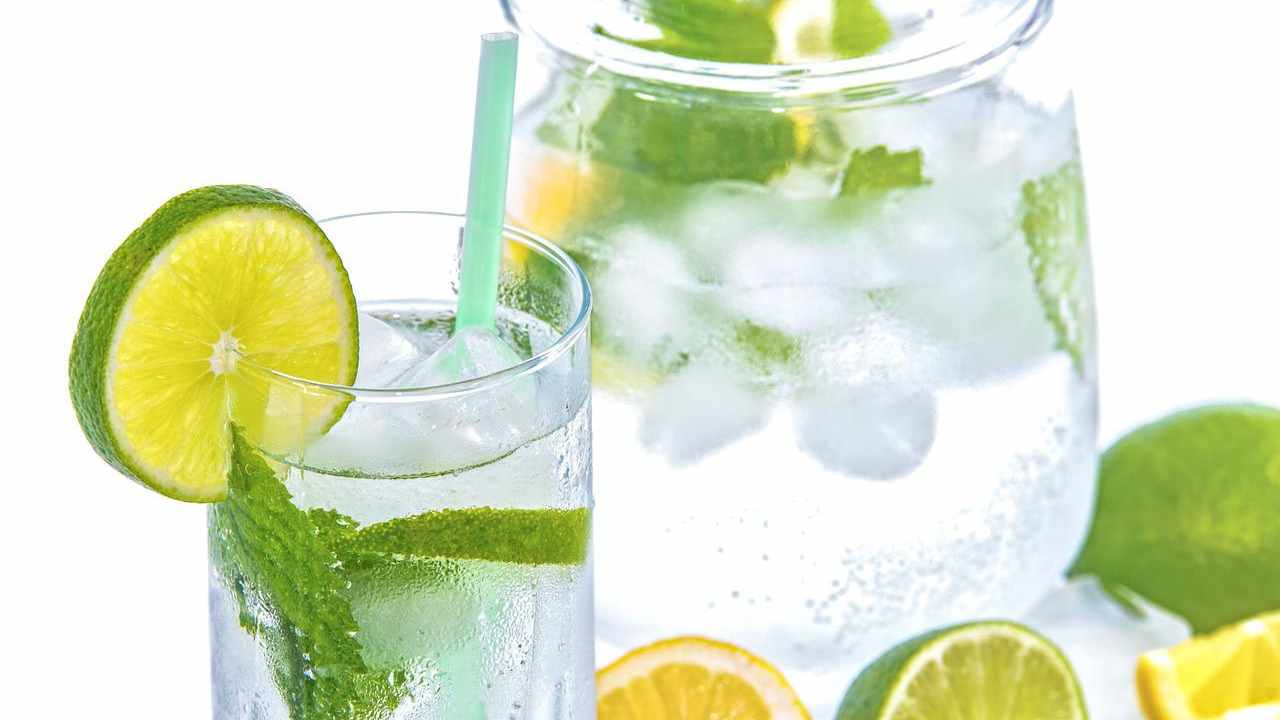 Limonata 'a cosce aperte'