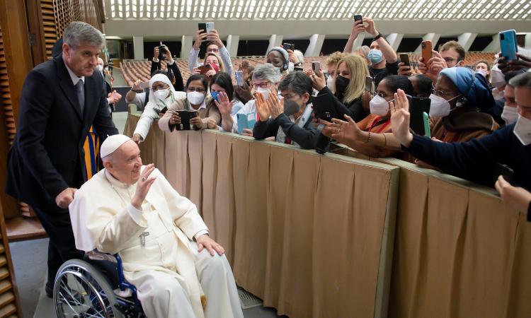 papa udienza con carrozzina
