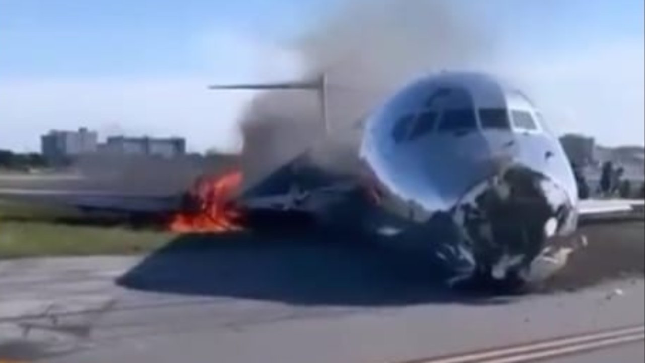 Atterraggio aereo che prende fuoco