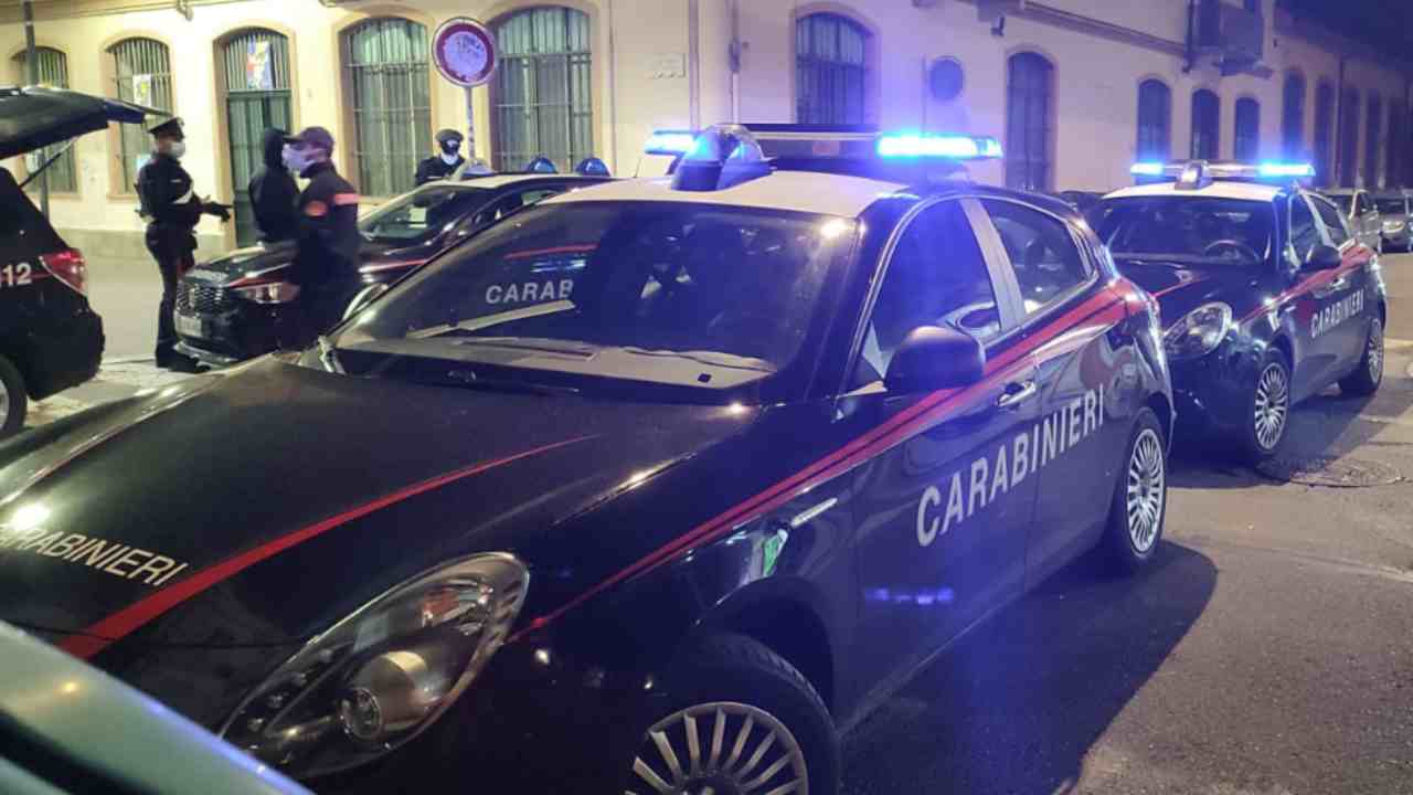 Carabinieri mettono ai domiciliari cinque persone