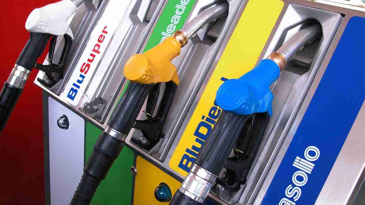 Altro sconto sul caro carburanti