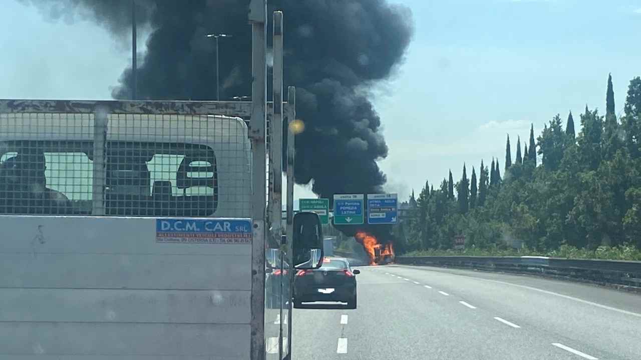 Flambus in fiamme a Roma