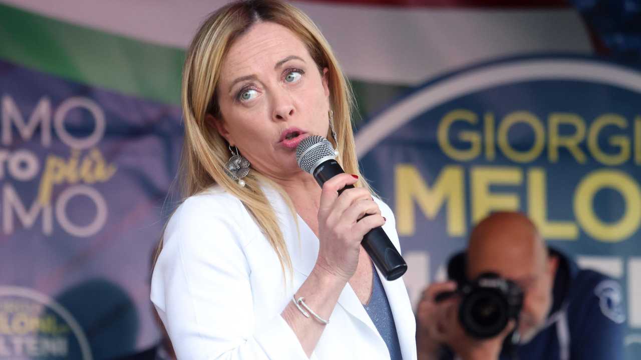 Giorgia Meloni contro il reddito di cittadinanza