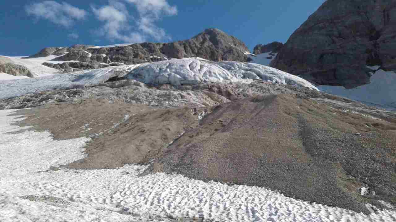 Mentre l'Italia soffoca dal caldo, a Marmolada fa freddo 