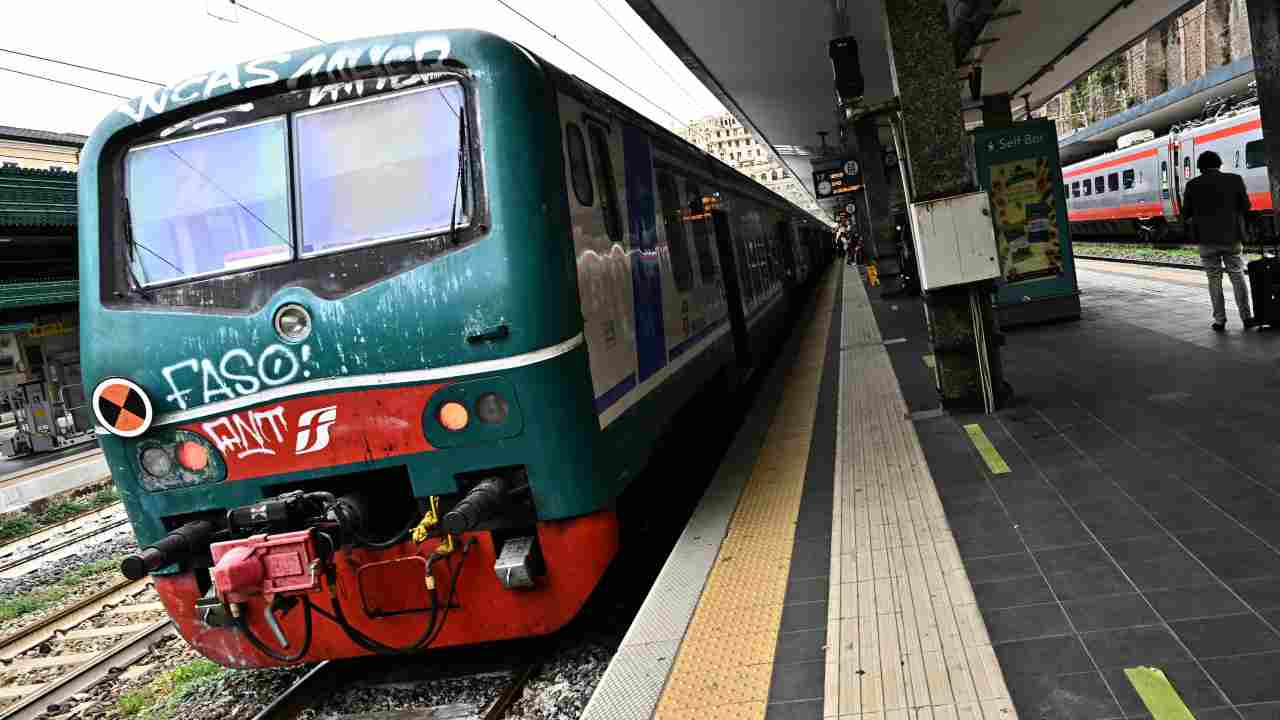Genova, lite sul treno tra ciclisti e mamma col figlio autistico